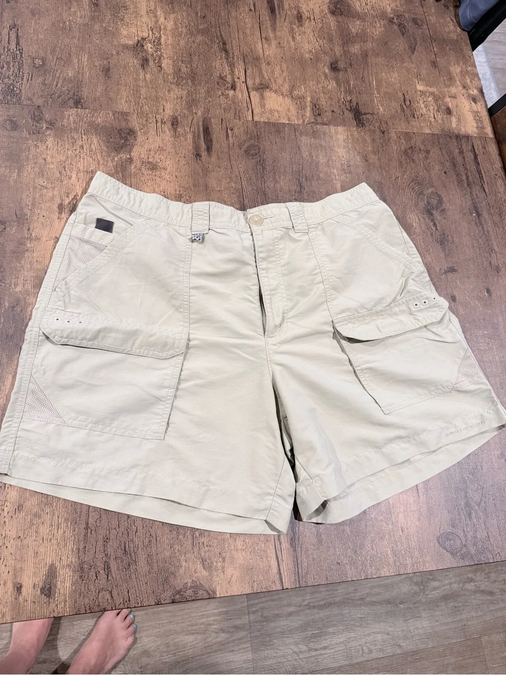 Light Khaki Cargo Shorts with Front Pockets